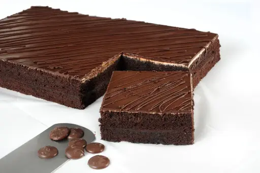 [BAKF-0211] Chocolate Layer Cake Plata (80 Slices)